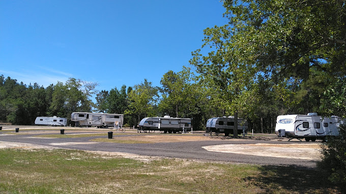 Pebble Hill RV Resort's RV parking ground
